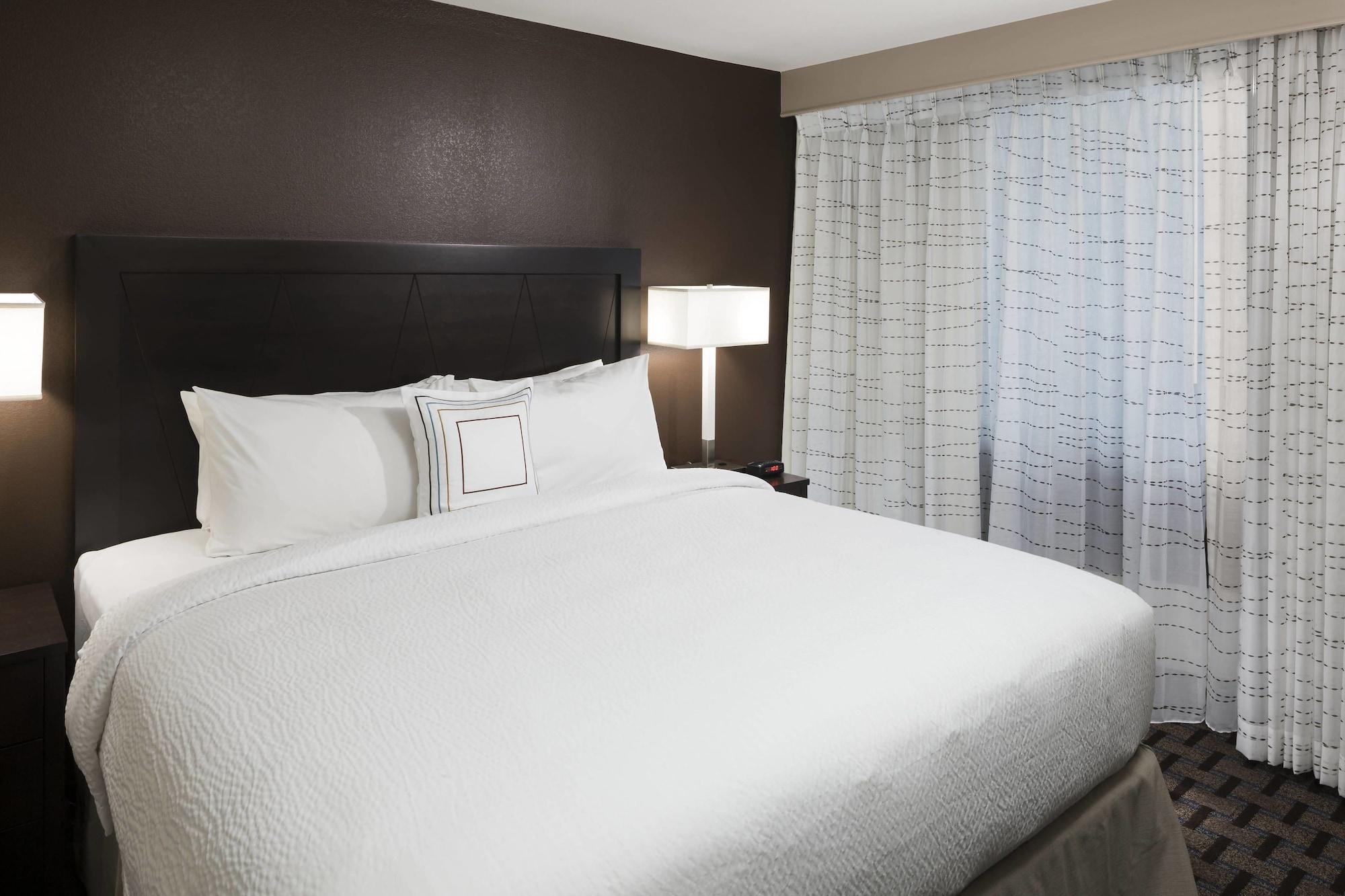 Hotel By Marriott Dallas Plano/richardson
